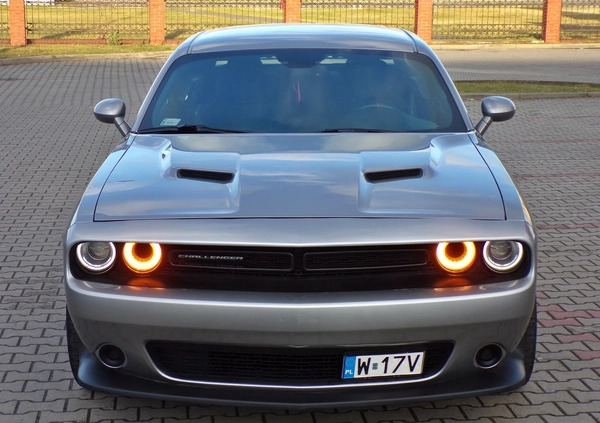 Dodge Challenger cena 92000 przebieg: 151000, rok produkcji 2016 z Gostynin małe 562